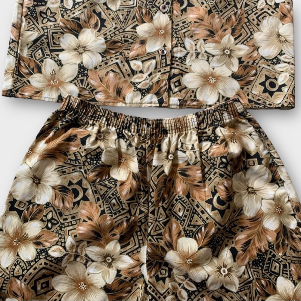 Vintage 90s Tan Tropical Hibiscus Floral Print 2 Piece Shorts Set - Picture 2 of 9